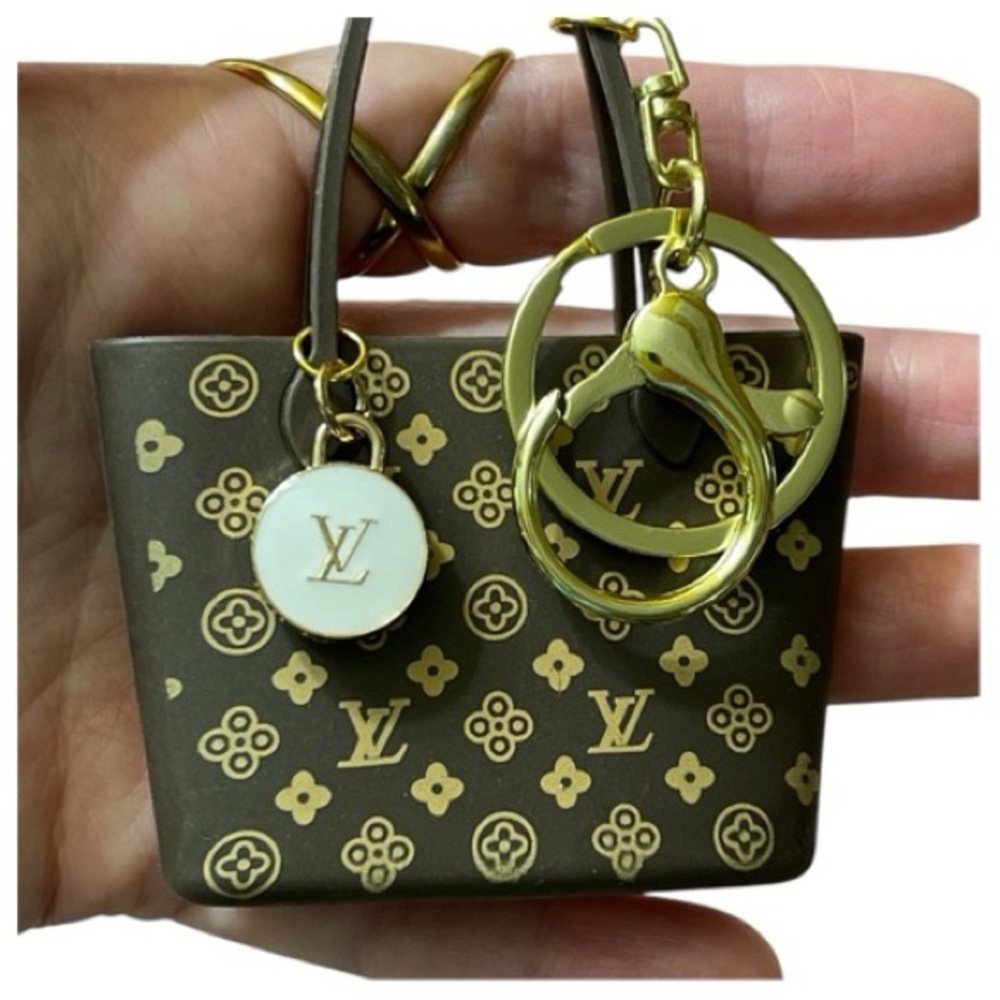 All kinds of luxury charms, zipper pulls and buttons! - Picture 13 of 14